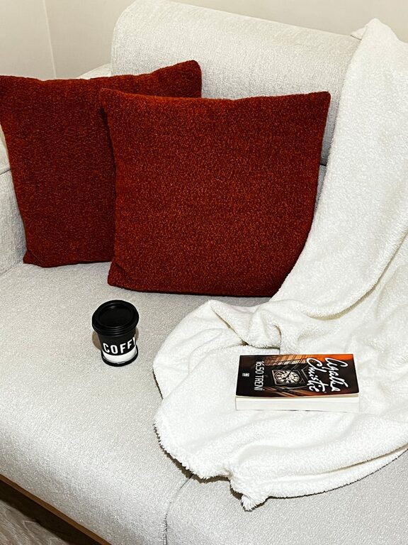 How to Create a Cosy Reading Nook at Home: Tips and Ideas